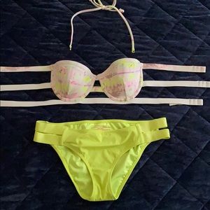 Victoria’s Secret Swimsuit 32D / M